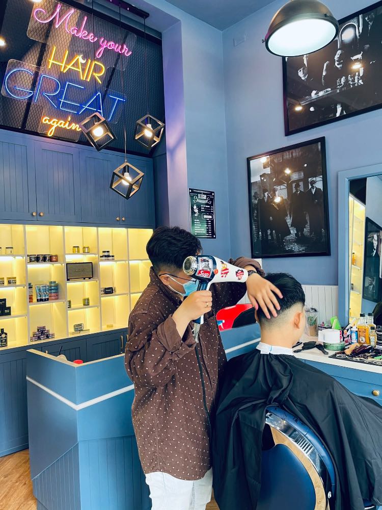 Hẻm Barber Shop Hớt Tóc Nam Quận Tân Phú